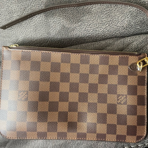 Louis Vuitton Handbags - Louis Vuitton clutch